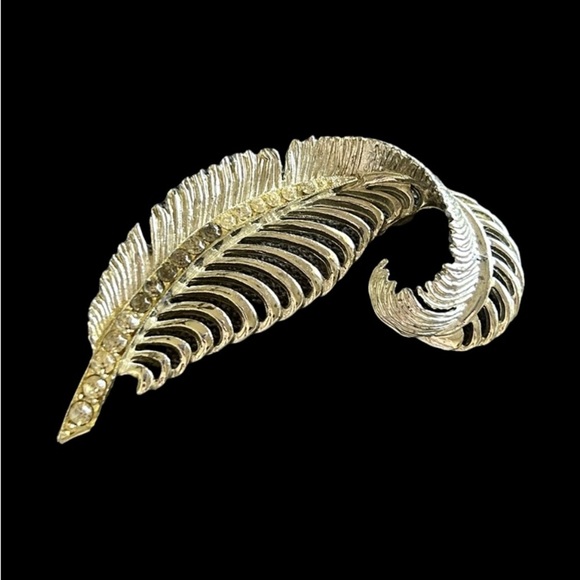 Jewelry - Vintage Rhinestone Feather Brooch